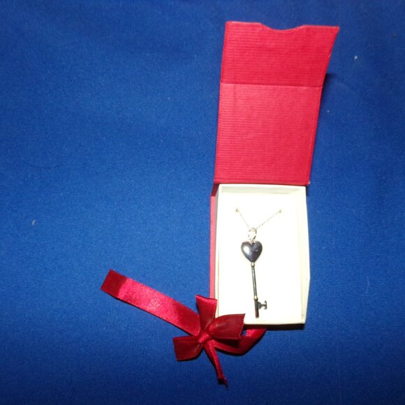 New -Silver Rhodium-Plated Heart Locket Key Pendant - 750 Italy - Red Ribbon Box - Picture 9 of 16